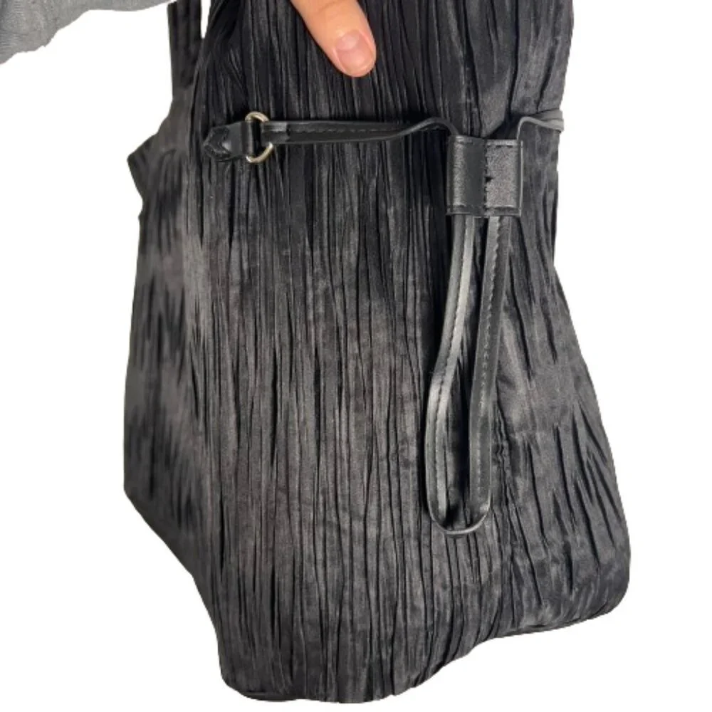 Victoria's Secret Womens Tote Bag Crinkle Nylon‎ Black Travel Vacation Weekend